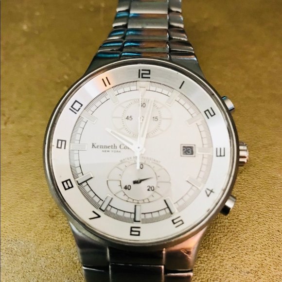 This Kenneth Cole Watch just needs a battery